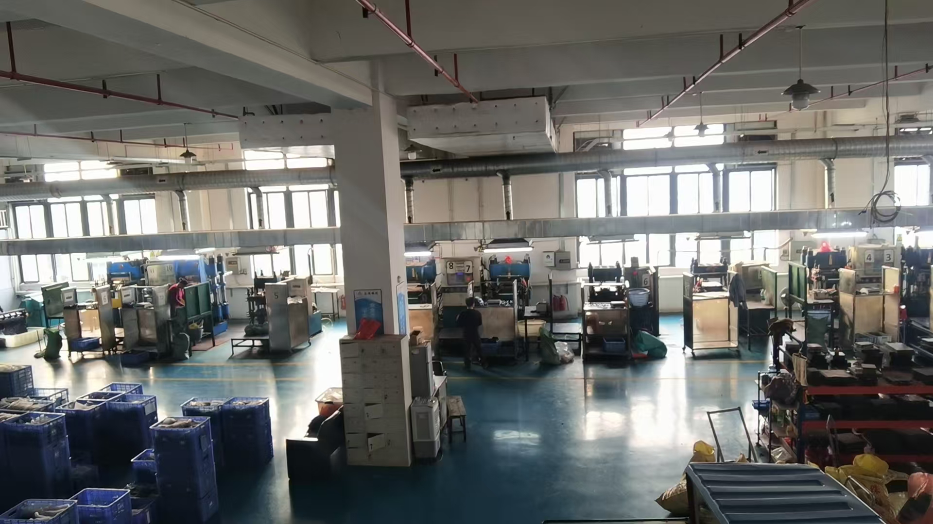Na fábrica de fabricação de borracha Zhengguan