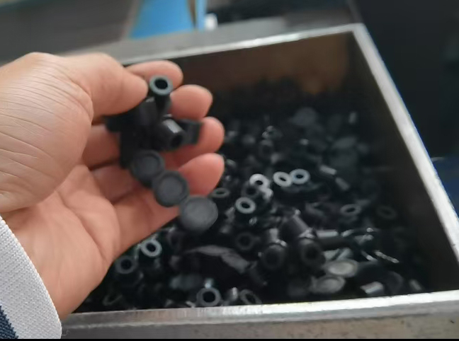 Um dia na instalação de fabricação de borracha Zhengguan