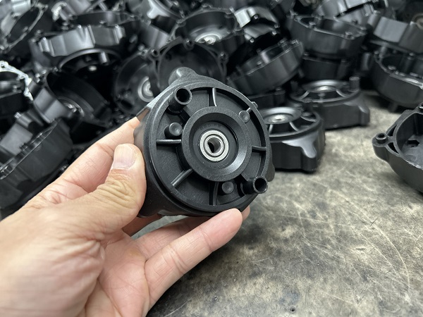 Transferiremos todos esses moldes de injeção de plástico para a nova fábrica do Vietnã.